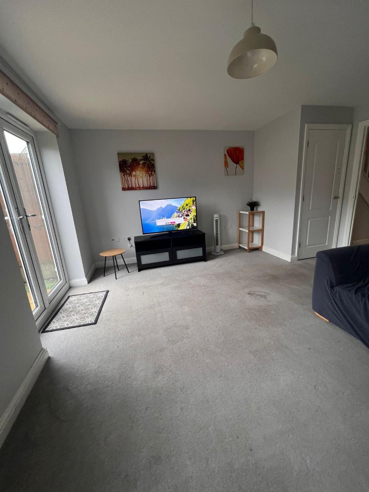 Whyte, Modern 3 Bed House With Garden, Sleeps 9, Free Parking, Sittingbourne City Centre, Kent Экстерьер фото